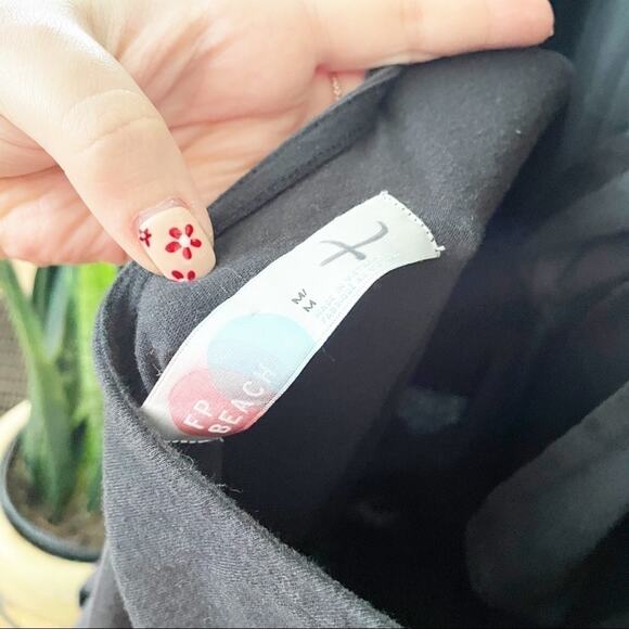 Free People black long sleeves tie back scoop neck - Picture 8 of 8